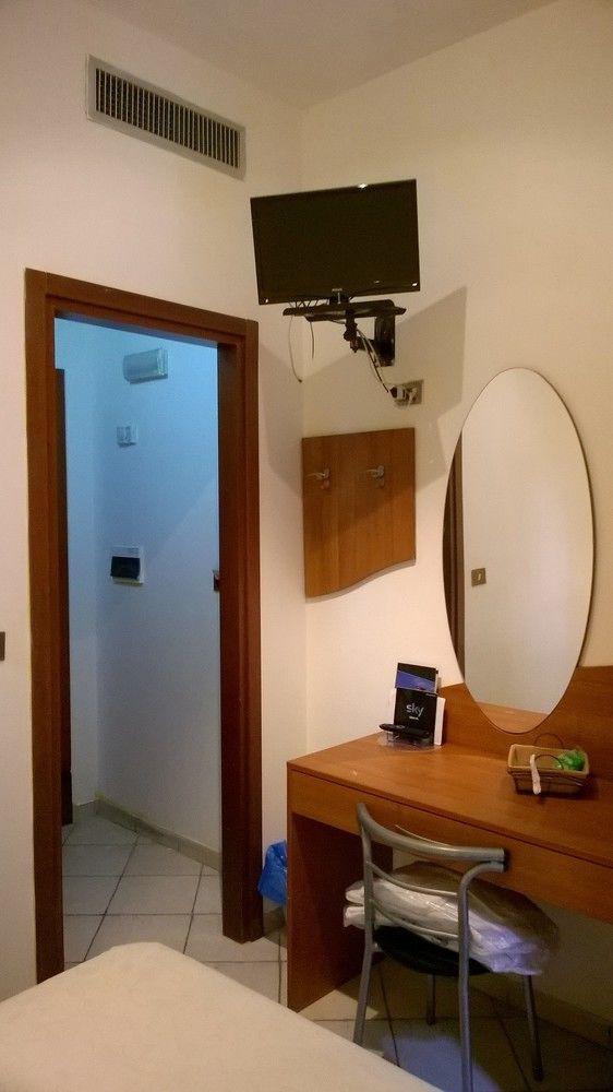 Hotel La Villetta Fiumicino Bagian luar foto