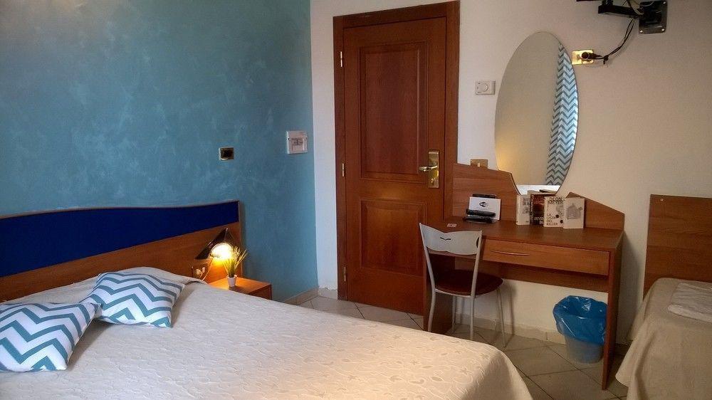 Hotel La Villetta Fiumicino Bagian luar foto