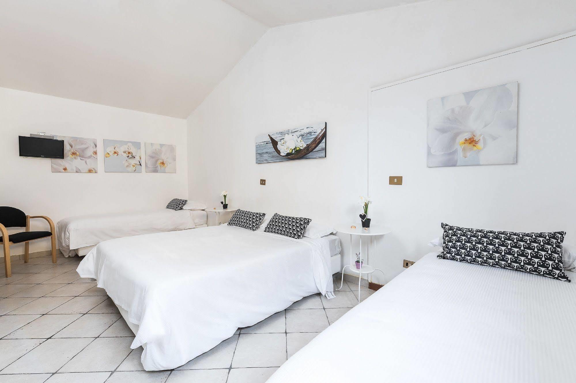 Hotel La Villetta Fiumicino Bagian luar foto