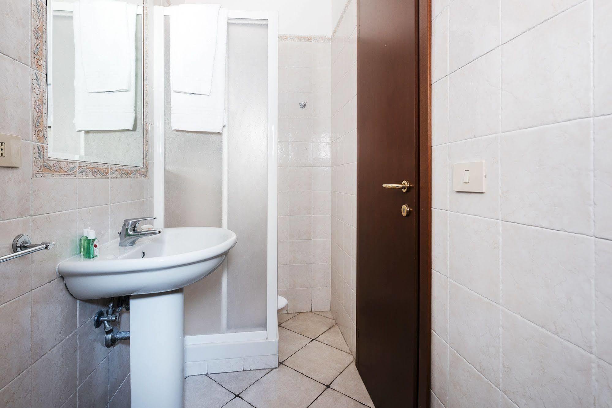 Hotel La Villetta Fiumicino Bagian luar foto