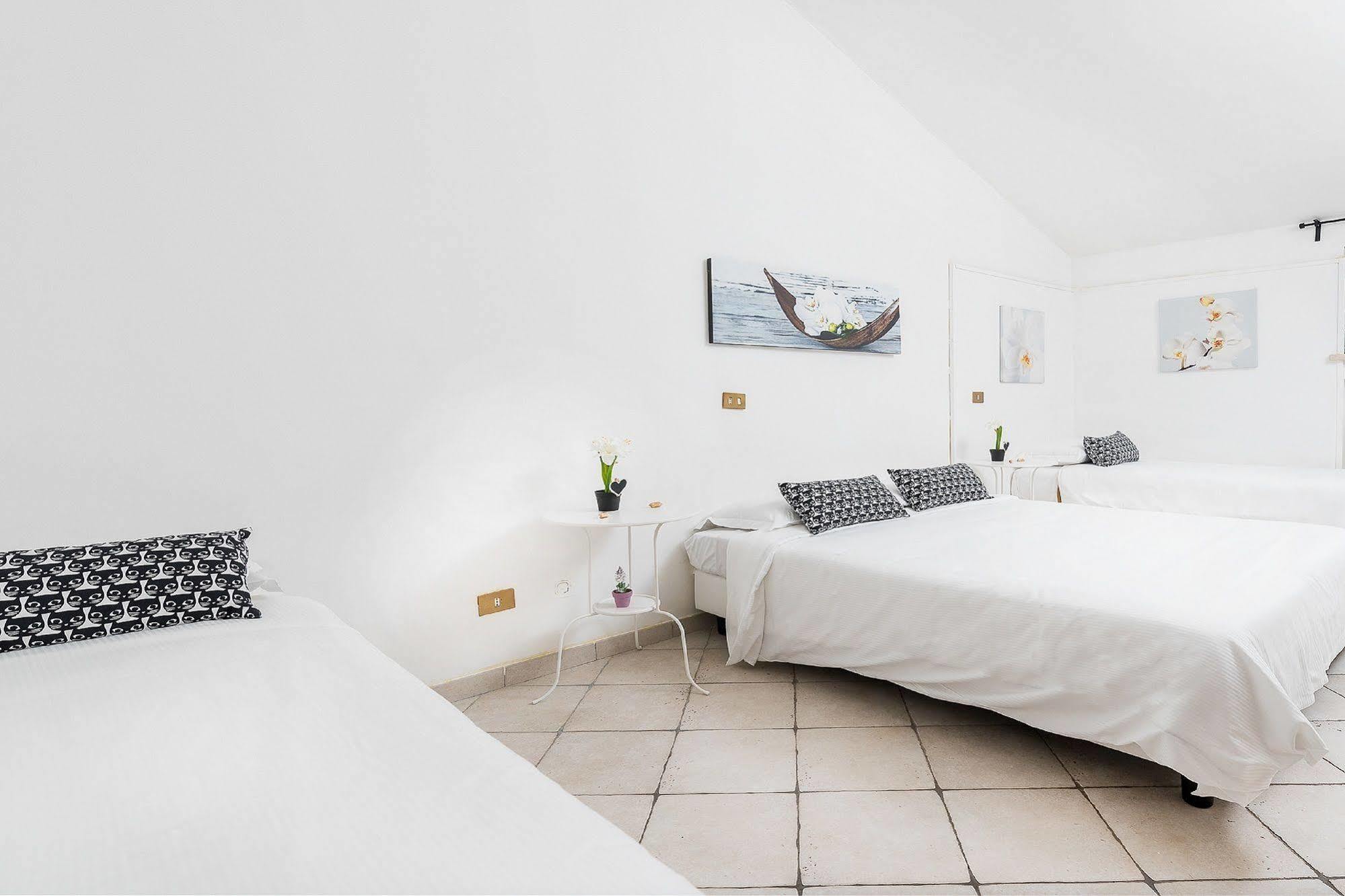Hotel La Villetta Fiumicino Bagian luar foto