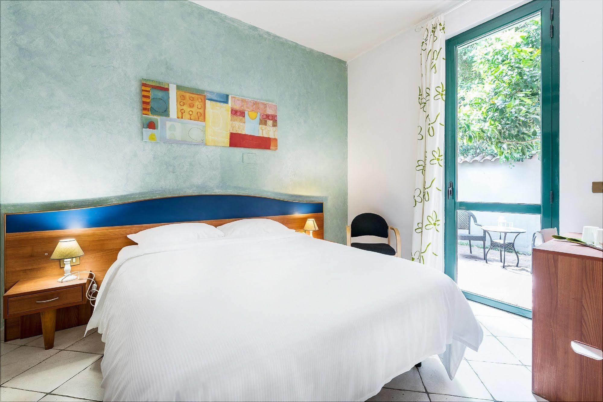 Hotel La Villetta Fiumicino Bagian luar foto