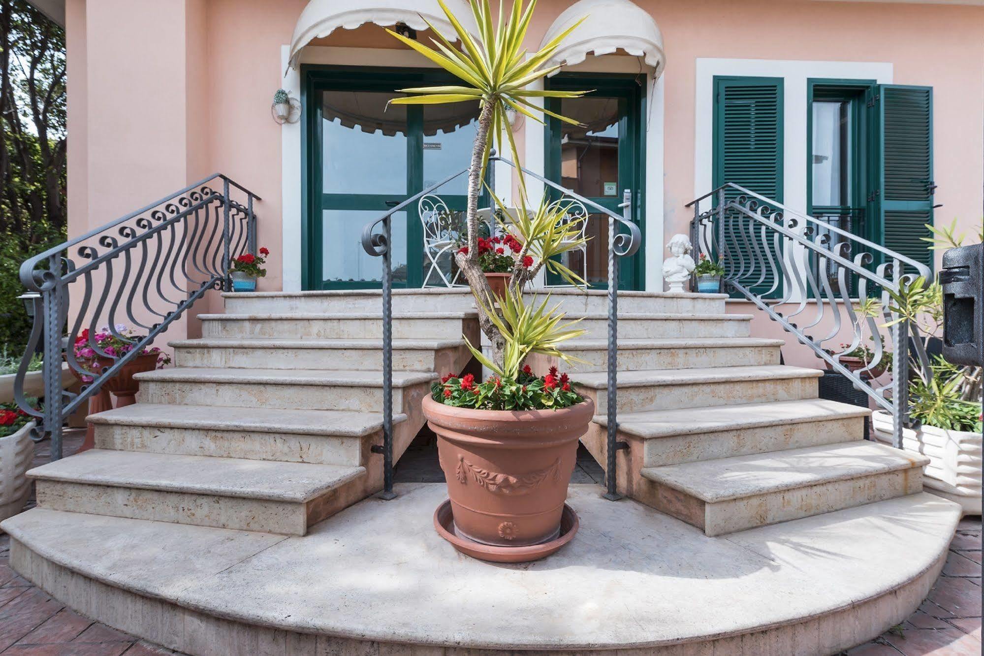 Hotel La Villetta Fiumicino Bagian luar foto