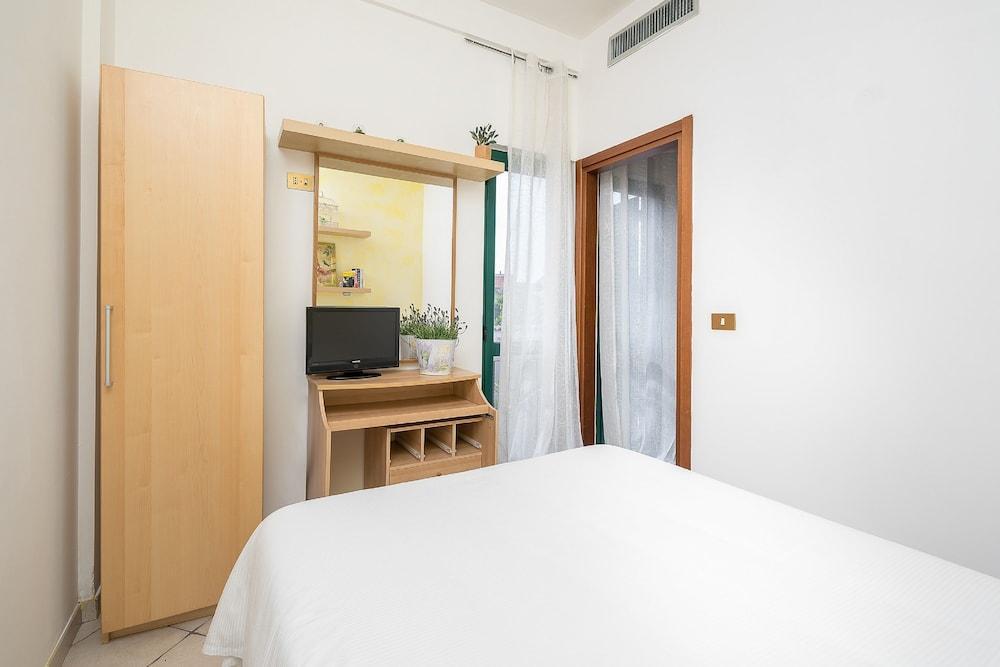 Hotel La Villetta Fiumicino Bagian luar foto
