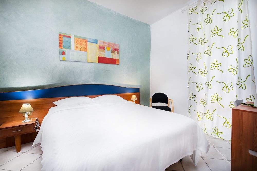 Hotel La Villetta Fiumicino Bagian luar foto